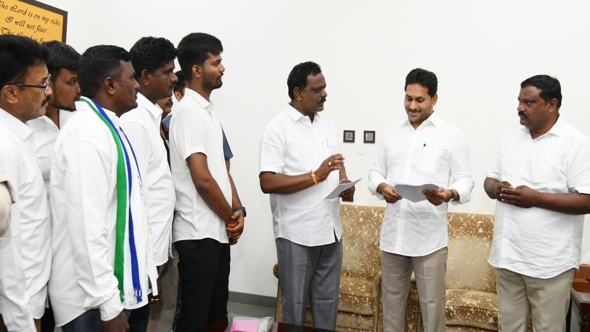 ఖమ్మం మంత్రిపై జగన్‌కు ఫిర్యాదు.. మాజీ సీఎం భరోసా