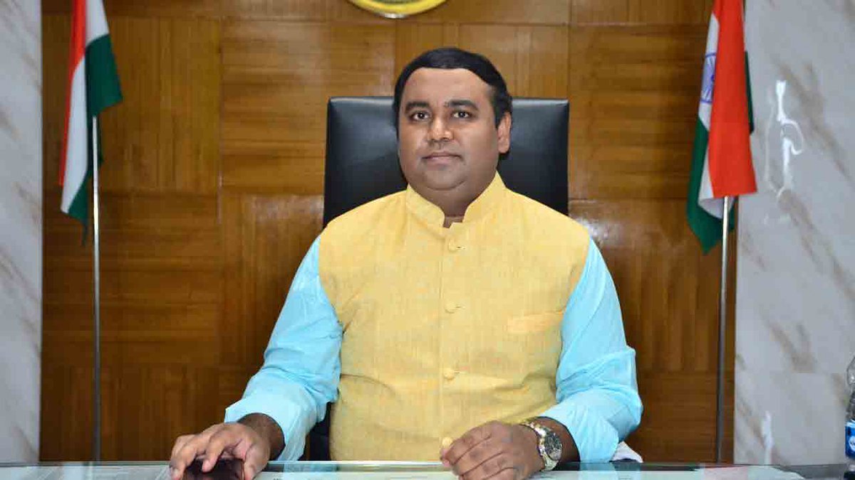 మెదక్ కలెక్టర్‌కు 6 నెలల జైలు శిక్ష