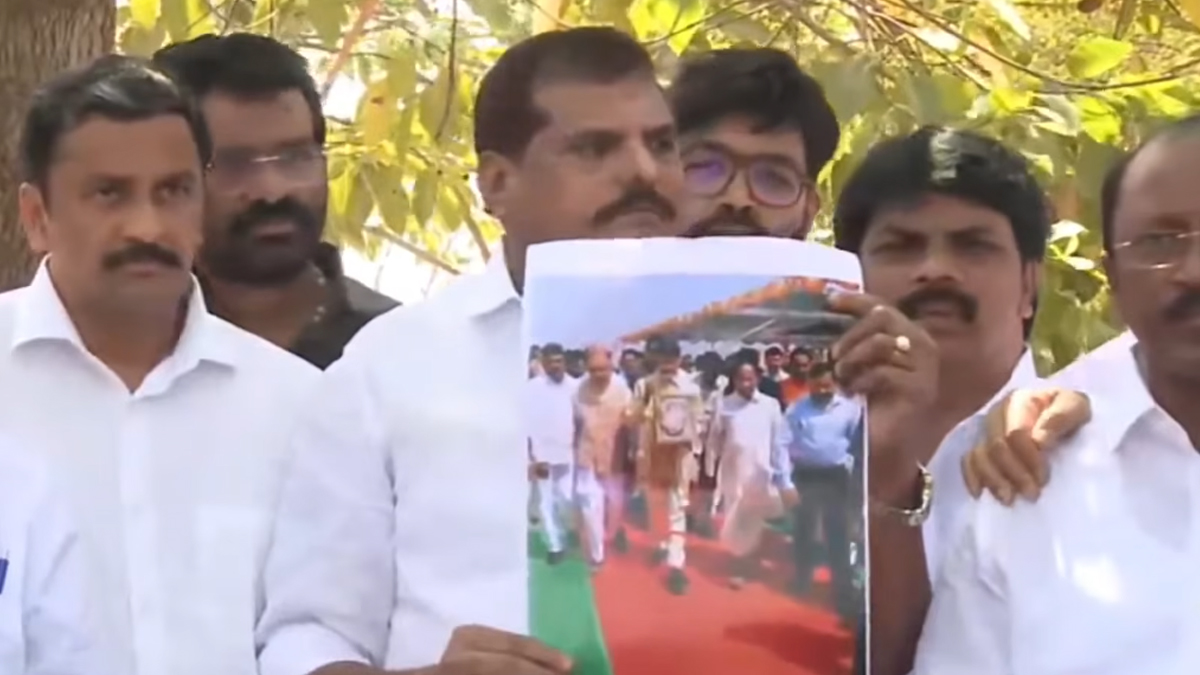 ఇందాపూర్‌ పేరెత్తితే ప్రభుత్వం వణికిపోతోంది: బొత్స