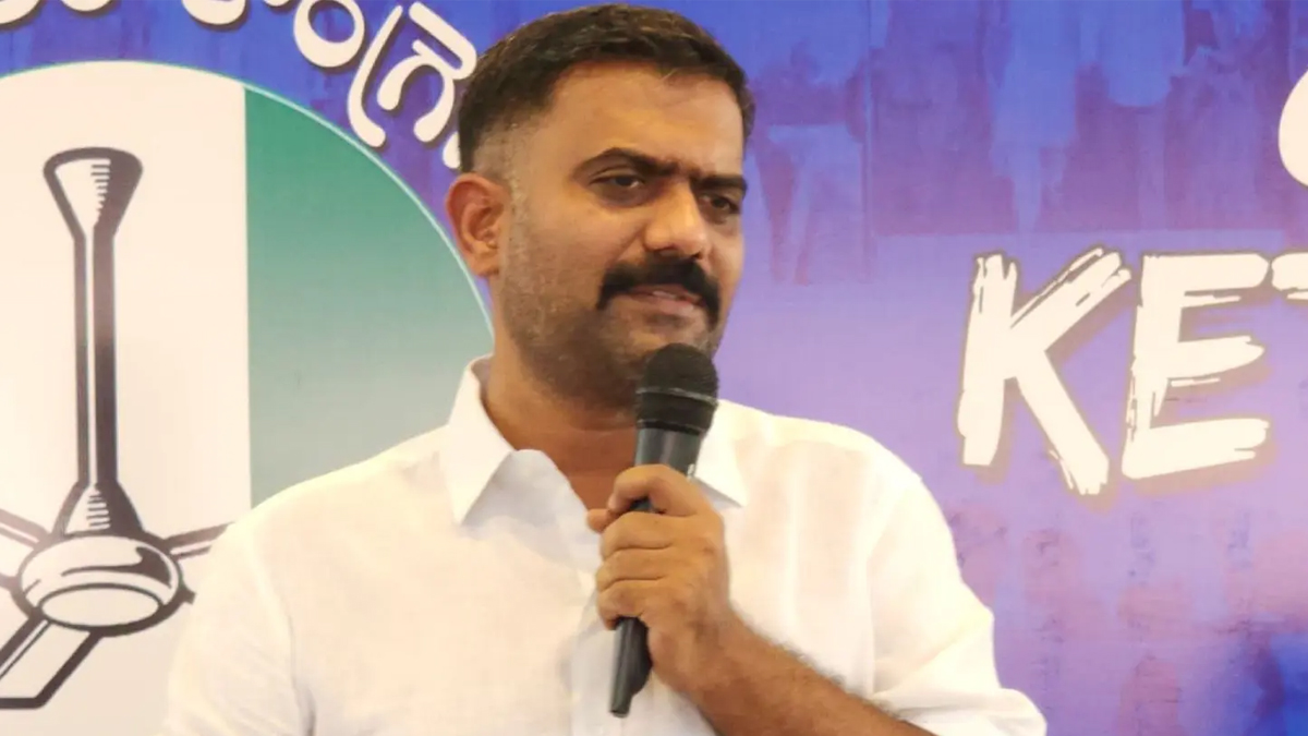 వాళ్లు పార్టీలోకి వస్తానంటే చెప్పుతో కొడతా.. కేతిరెడ్డి వార్నింగ్