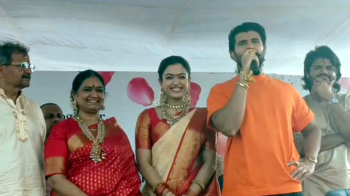 త‌మ్ముడి పెళ్లి ఊరి ప్ర‌జ‌ల స‌మ‌క్షంలోనే చేస్తా - విజ‌య్ దేవ‌ర‌కొండ‌