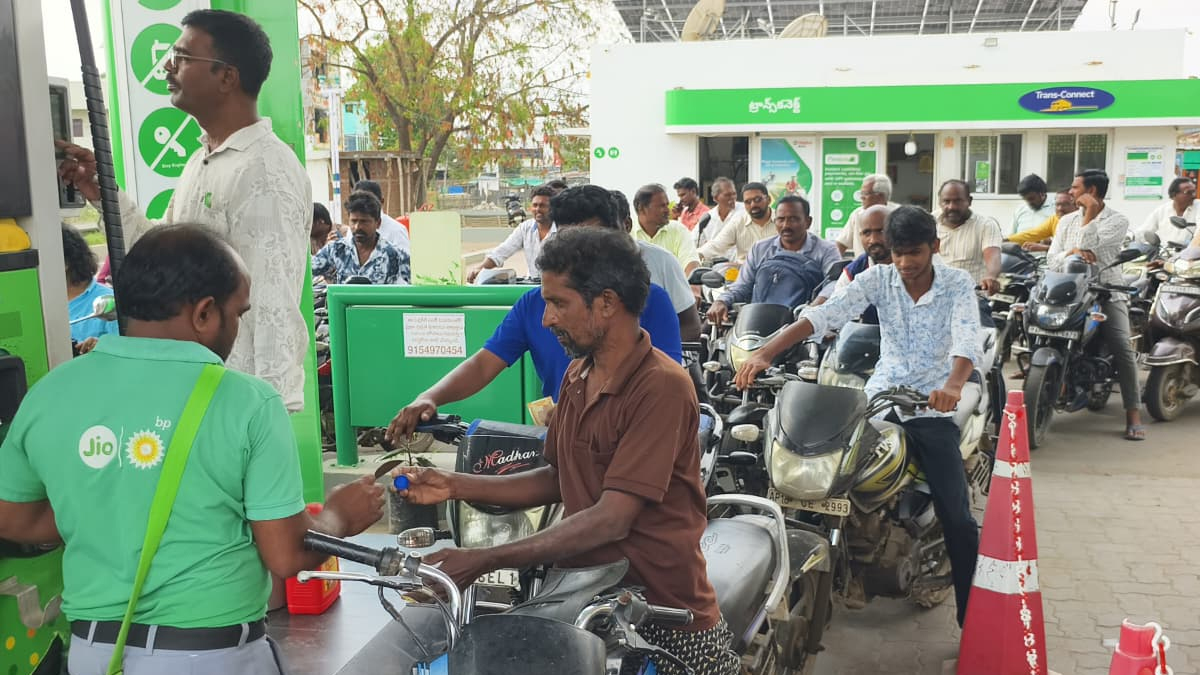ఏపీలోనూ మొదలైన పెట్రోల్ పరేషాన్.. 'నో స్టాక్' బోర్డులు
