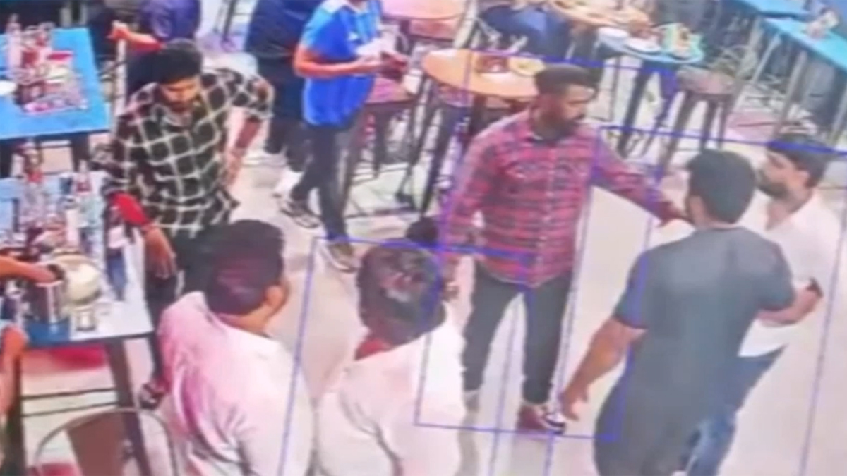 బెజవాడ పబ్‌లో కత్తుల క‌ల్చ‌ర్‌.. యానిమల్ క్లబ్‌లో 'షీటర్' బ్యాచ్ బీభత్సం!