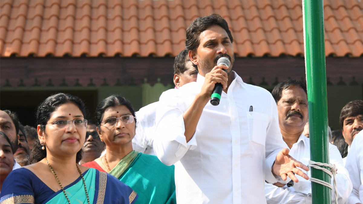 ‘అభిమాని కాలర్ ఎగరేసేలా పార్టీ ఉంటుంది’ - వైఎస్‌ జగన్