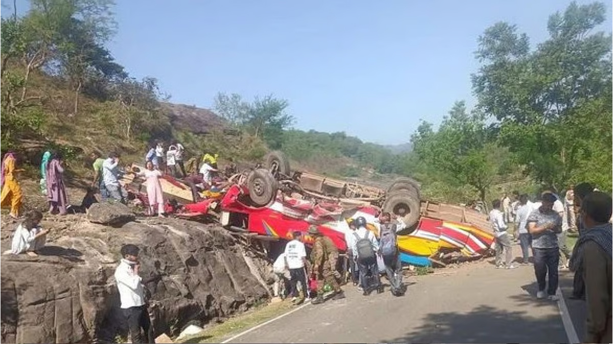 జమ్మూకాశ్మీర్‌లో ఘోర బస్సు ప్రమాదం.. 15 మంది మృతి
