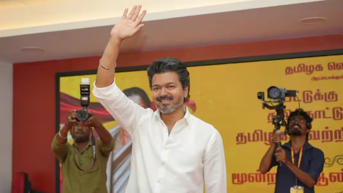విజయ్ మంత్రి వర్గంలో ఎవరికెన్ని ఎన్ని మంత్రి పదవులు తెలుసా?