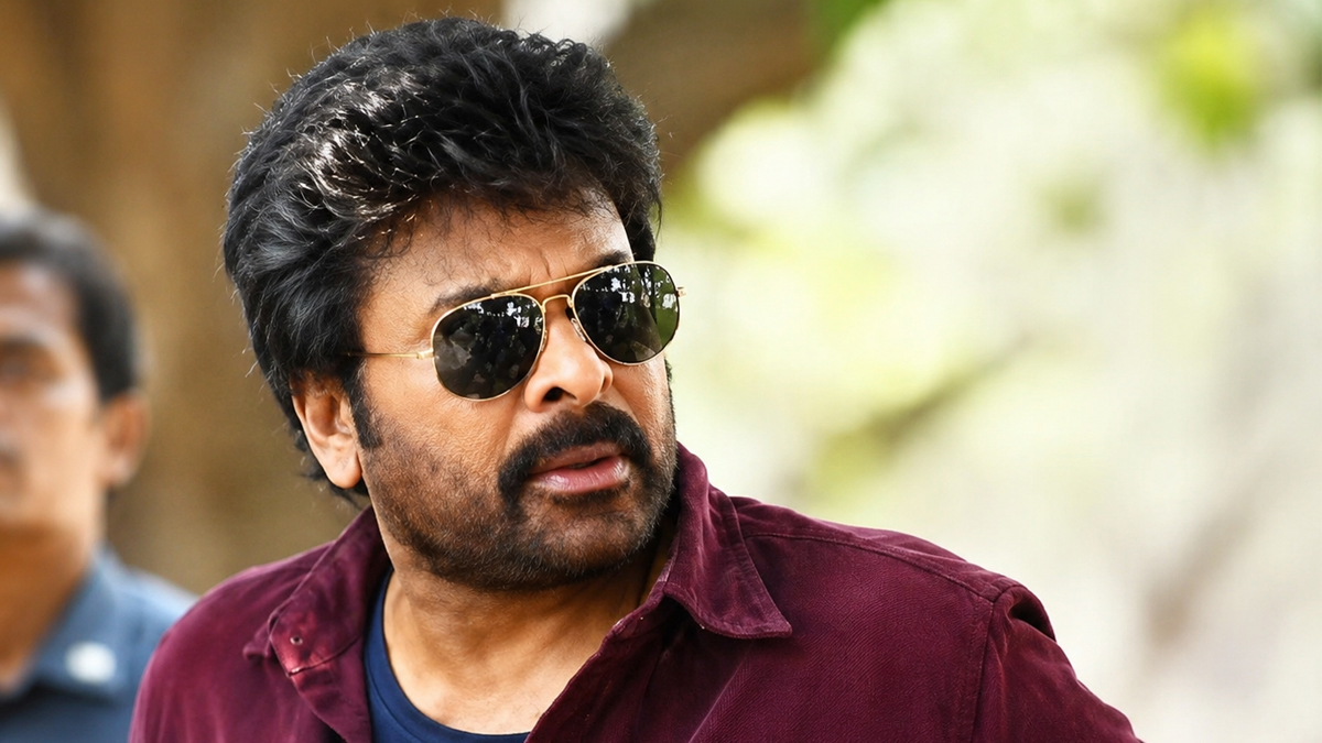 ‘విశ్వంభర’పై పెరుగుతున్న సందేహాలు.. మెగా ఫ్యాన్స్లో టెన్షన్!