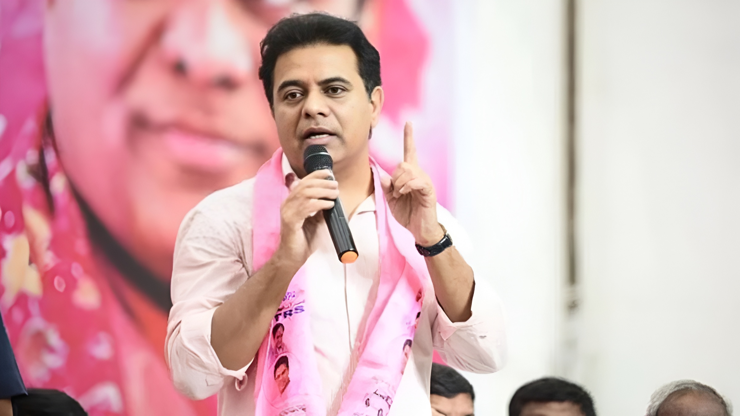 కార్యకర్తలే బీఆర్‌ఎస్ పార్టీ బలం.. చురుకైన వారికే అవకాశాలు: కేటీఆర్‌