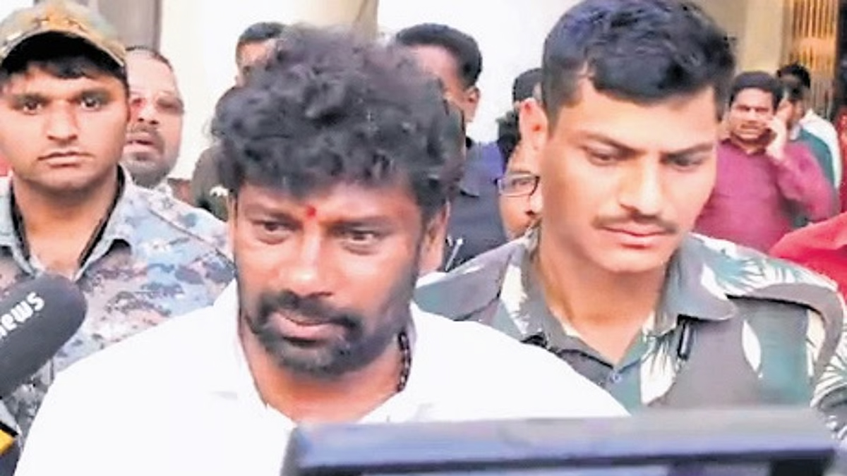 బీఆర్ఎస్ నేత బాల్క సుమన్ అరెస్ట్.. తెలంగాణ భవన్ వ‌ద్ద ఉద్రిక్త‌త‌