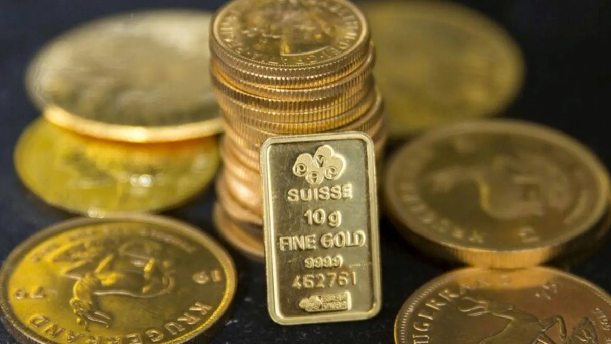 Gold falls on oil-driven inflation fears as Trump rejects Iran peace proposal