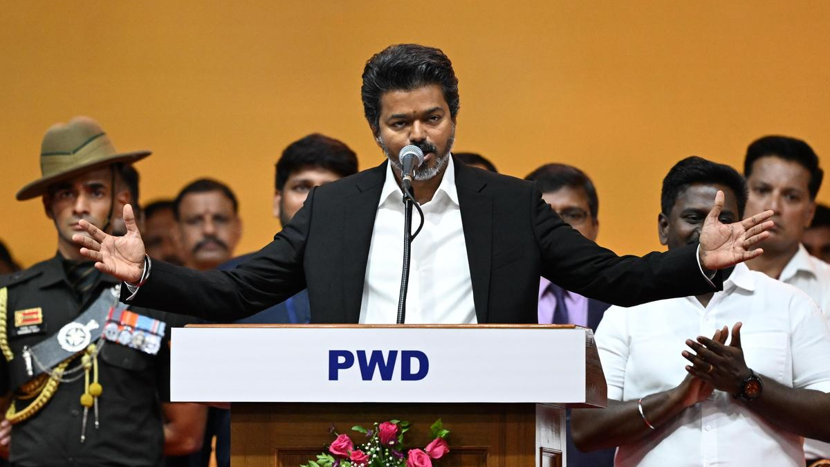 సీ.జోస‌ఫ్ విజ‌య్ అనే నేను..