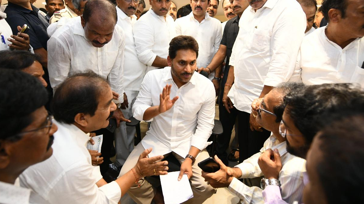 రూ.కోటి పరిహారం ఇవ్వాల్సిందే.. - జగన్ అల్టిమేటం!