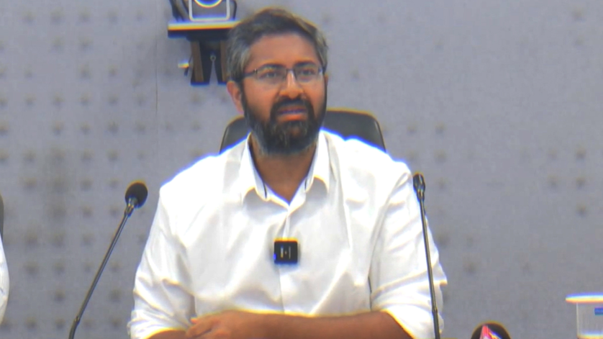 'లైక్స్' వస్తే బీచ్లో బార్లు తెరిచేస్తారా సార్..?