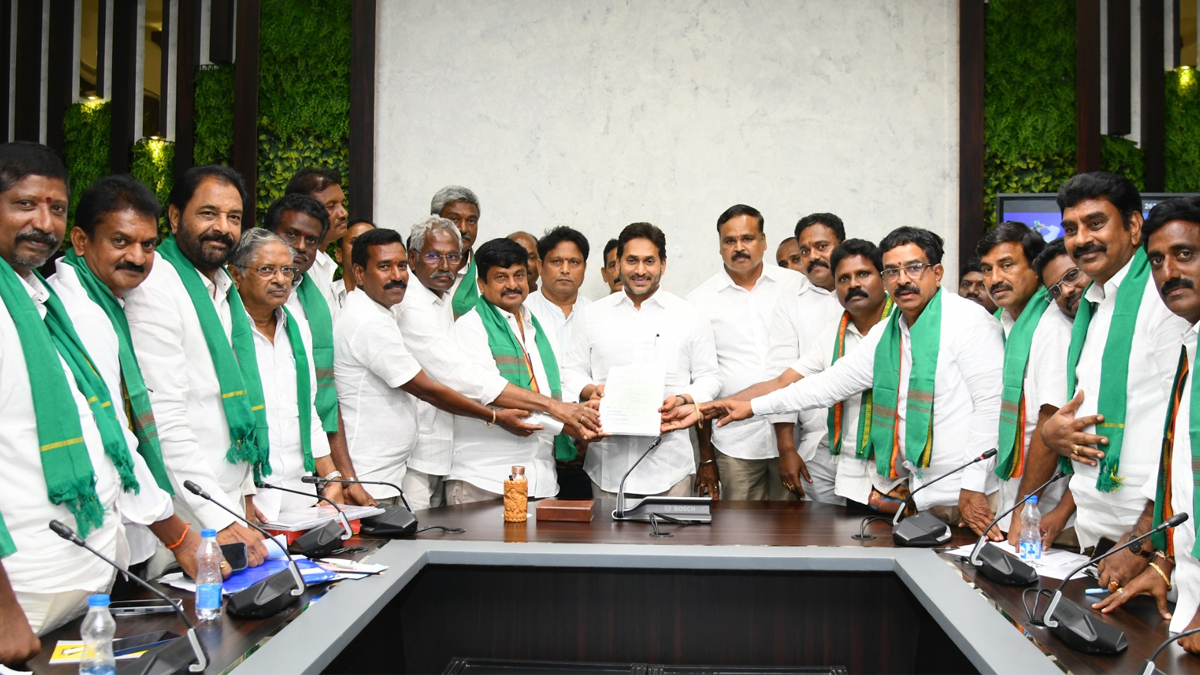 ఆక్వా ఫీడ్ ధరలు తగ్గించకపోతే ఆందోళనే..
