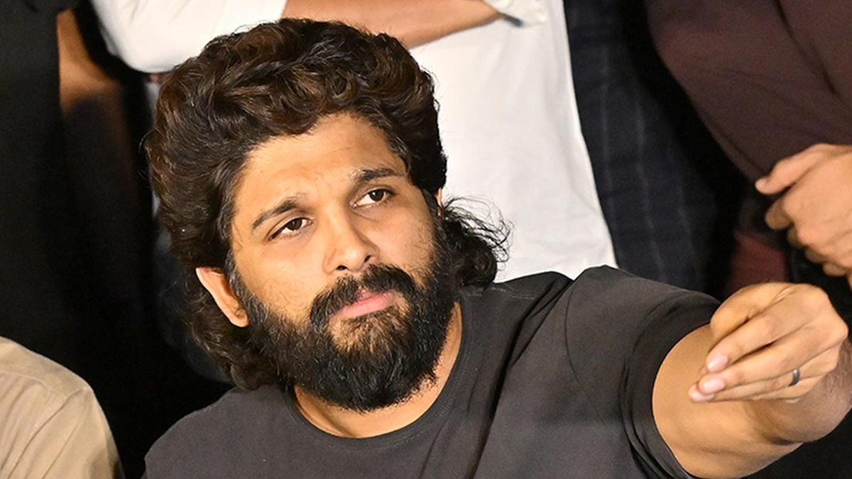 కోర్టుకు హాజరైన అల్లు అర్జున్‌.. 500 పేజీల ఛార్జ్‌షీట్