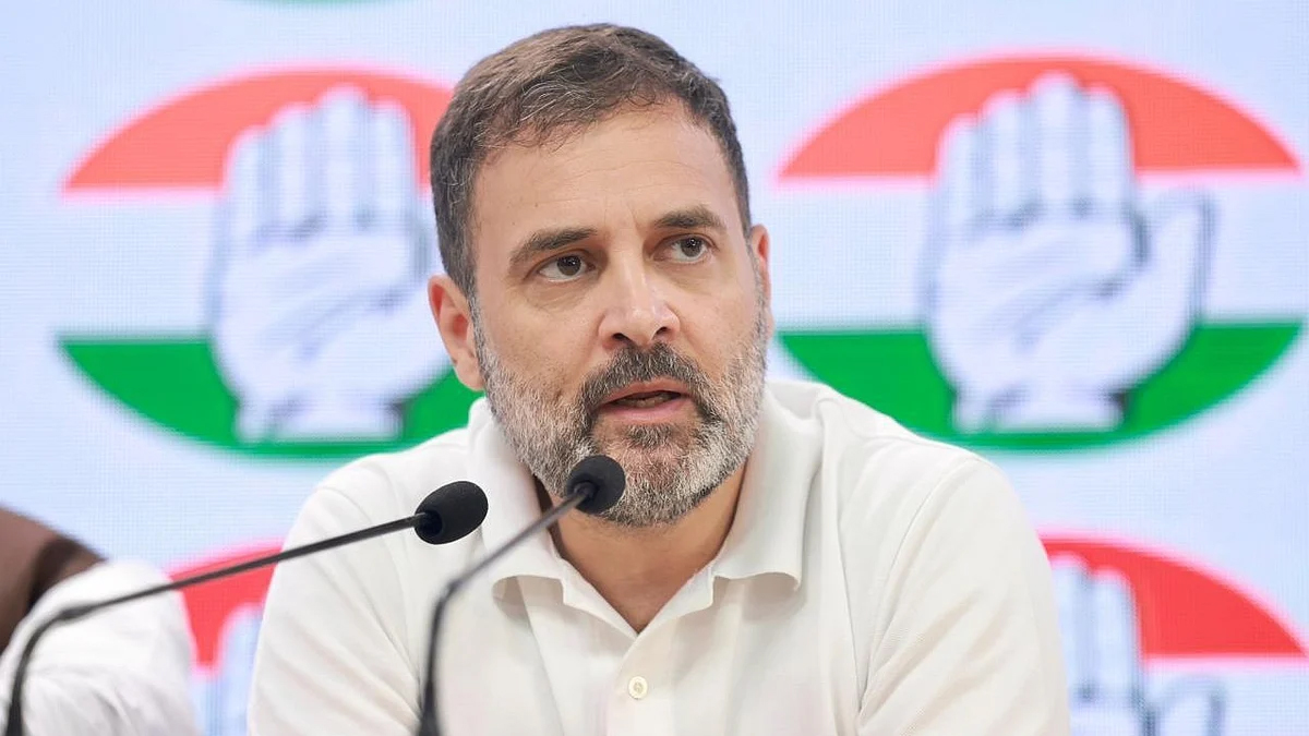 సంక్షోభంలో విద్యా వ్యవస్థ.. ప్రధాని క్షమాపణ చెప్పాలి