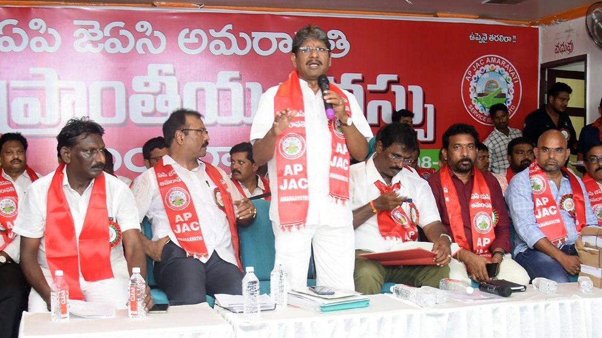 చంద్రబాబు ప్రభుత్వంపై ఉద్యోగుల తిరుగుబాటు జెండా