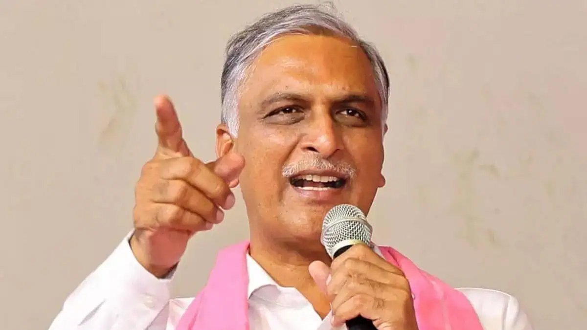 రేవంత్‌ పాలన పిచ్చోడి చేతిలో రాయిలా మారింది
