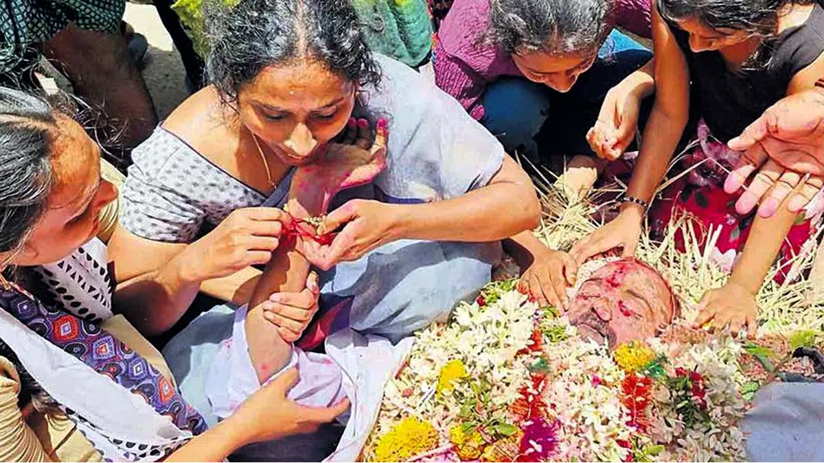 పాడెపైనే తమ్ముడికి రాఖీ కట్టిన అక్క