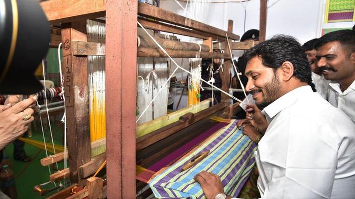నేతన్నలకు మాట ఇస్తున్నా.. జగన్ ఆసక్తికర ట్వీట్