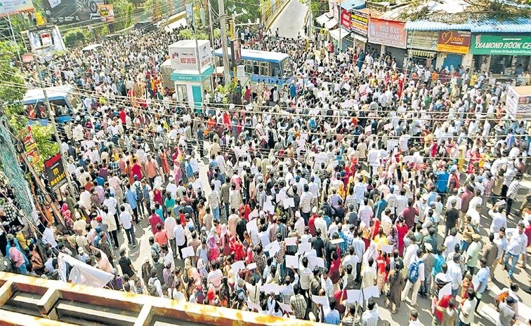 సచివాలయ ఉద్యోగులకు షాక్‌.. ‘చలో విజయవాడ’లో పాల్గొన్న 46 మందిపై కేసులు!