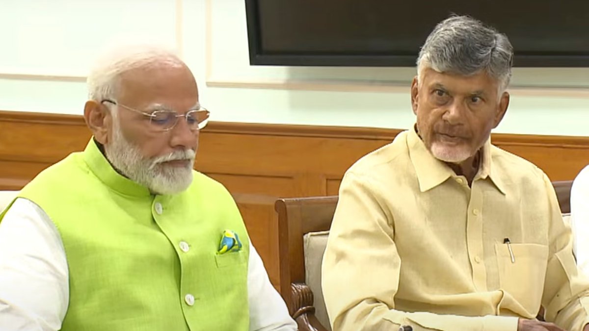 నాడు మోదీపై విమర్శలు.. నేడు కాశీలో ప్రశంసలు