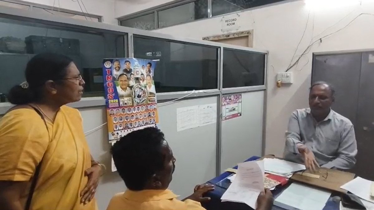 రిటైర్డ్ ఉద్యోగి ఫైల్ రెడీ చేసేందుకు లంచం!