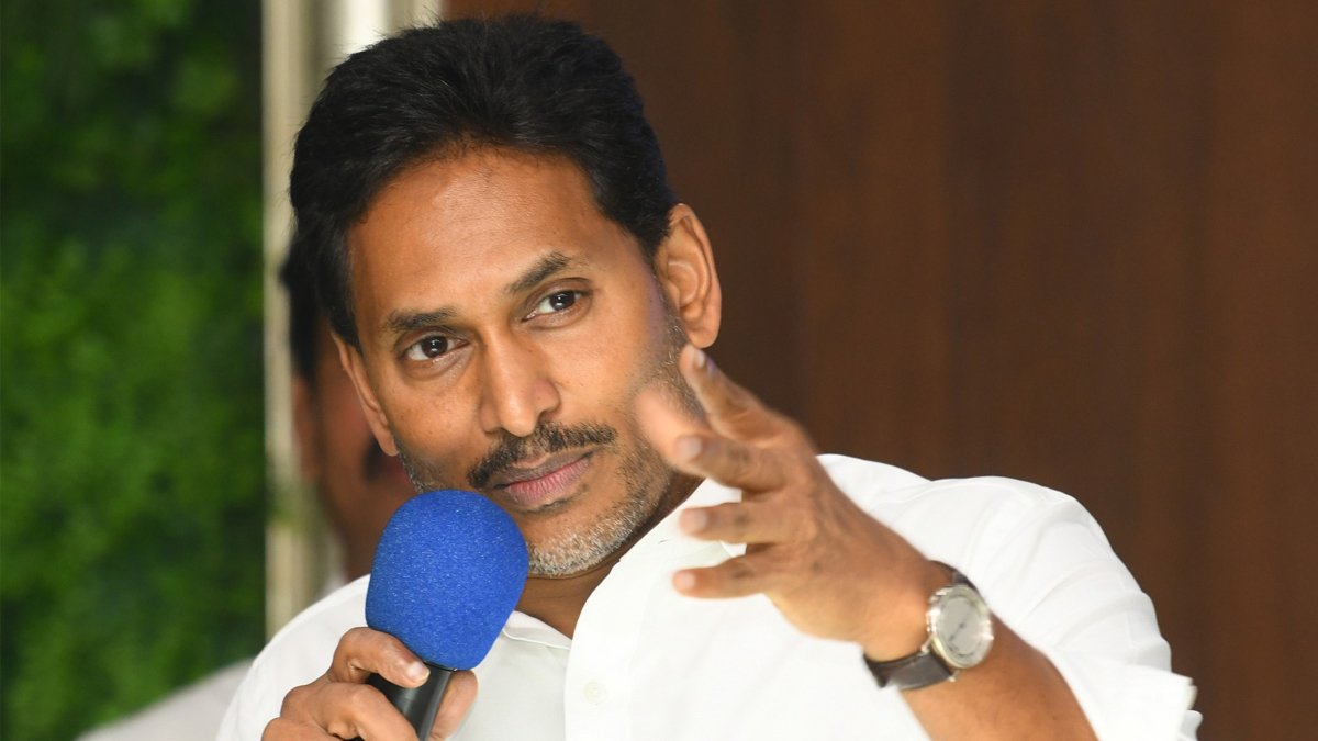 'పేరు రాసి పెట్టుకోండి.. సినిమా మనం చూపిద్దాం'