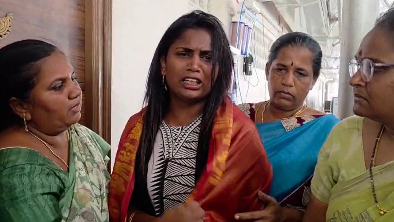 ఏపీలో మహిళలకు నామినేషన్లు వేసే స్వేచ్ఛ కరువు
