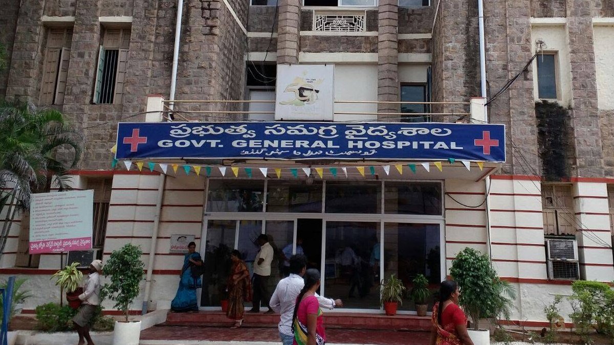 గుంటూరులో దారుణం.. ఆస్పత్రి ఎదుట అభాగ్యుడి మృతి