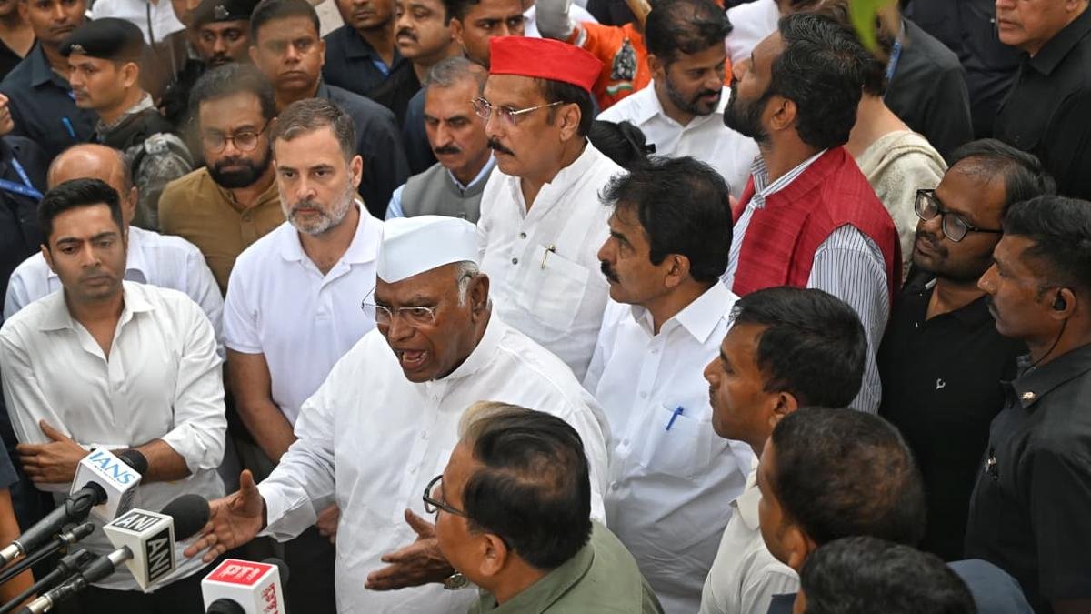 ఆందోళనలతో అట్టుడుకుతున్న దేశ రాజధాని