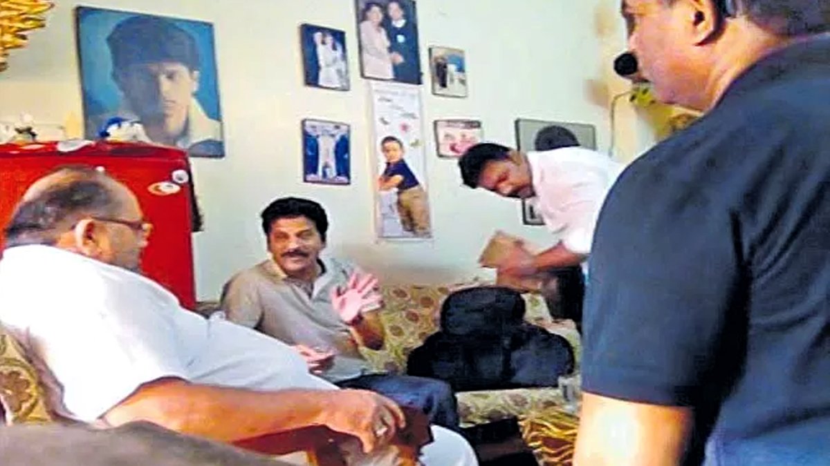 స్టీఫెన్ స‌న్ భూమి నిషేధిత జాబితాలో చేర్చిన రేవంత్ సర్కార్‌